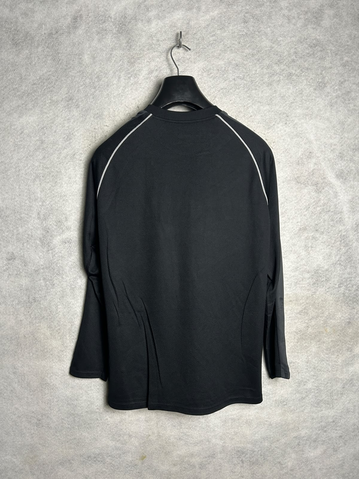 Puma Black Round Neck Full Sleeves - Medium