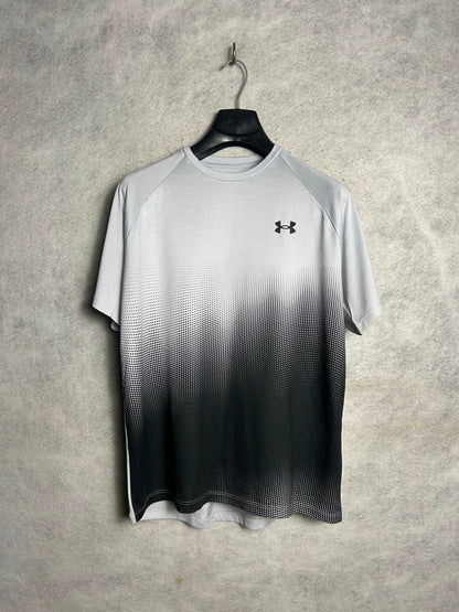 Under Armour White And Black Round Neck - Medium