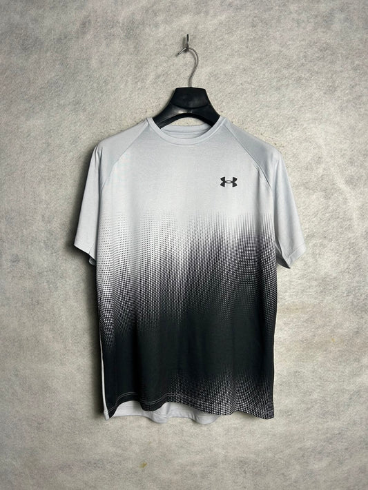 Under Armour White And Black Round Neck - Medium