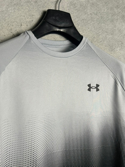Under Armour White And Black Round Neck - Medium