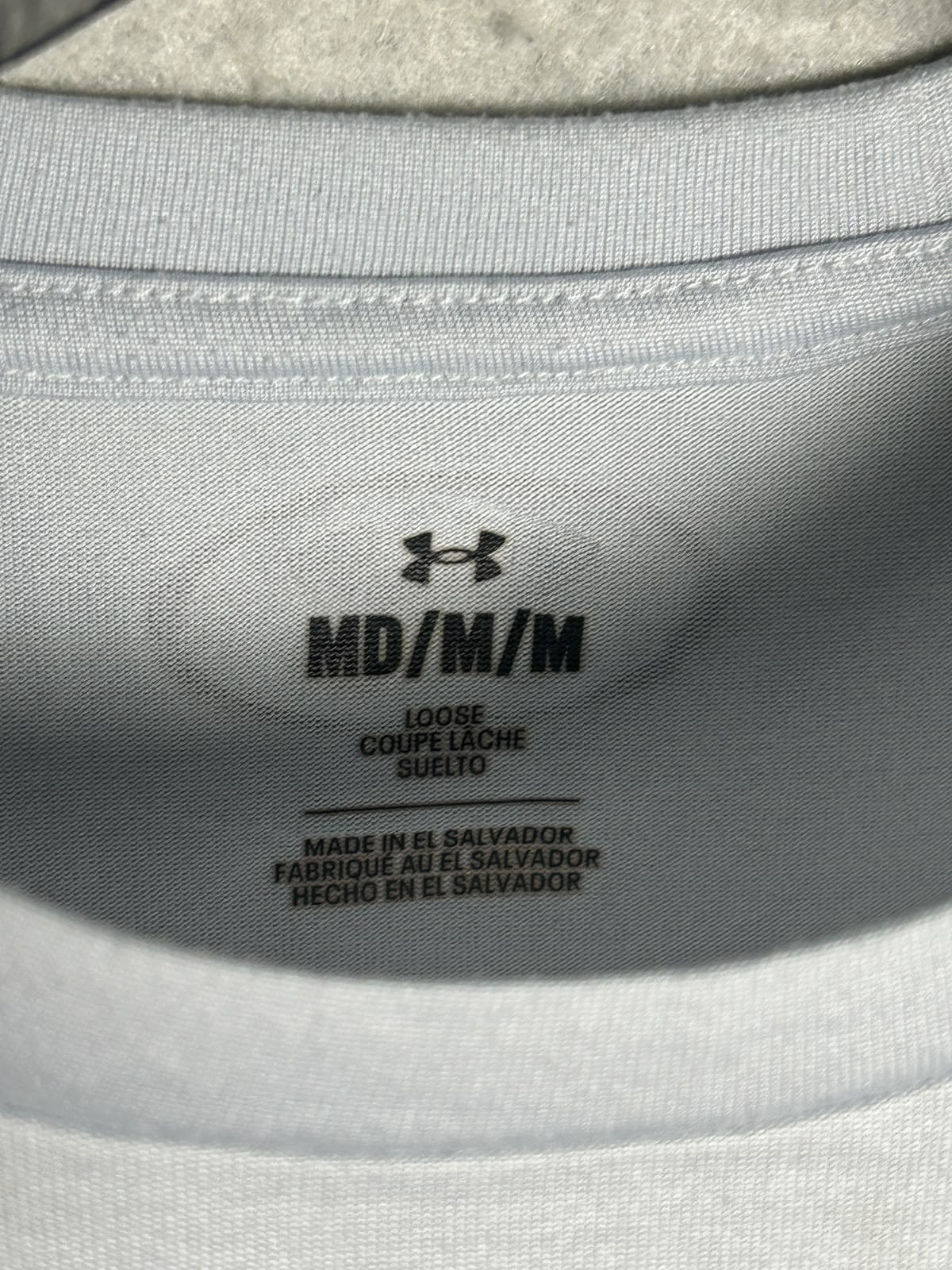 Under Armour White And Black Round Neck - Medium