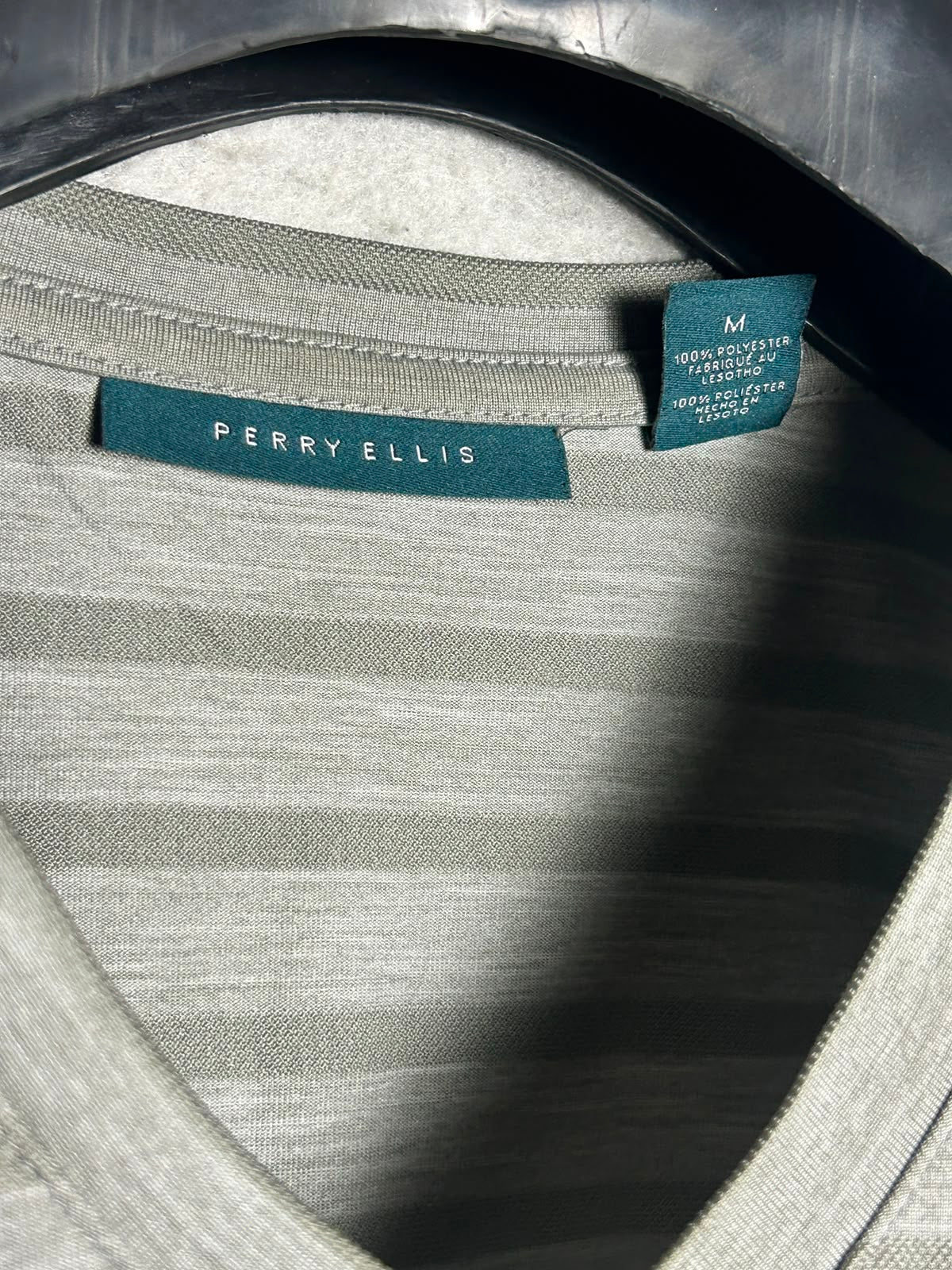 Perry Ellis V Neck - Medium