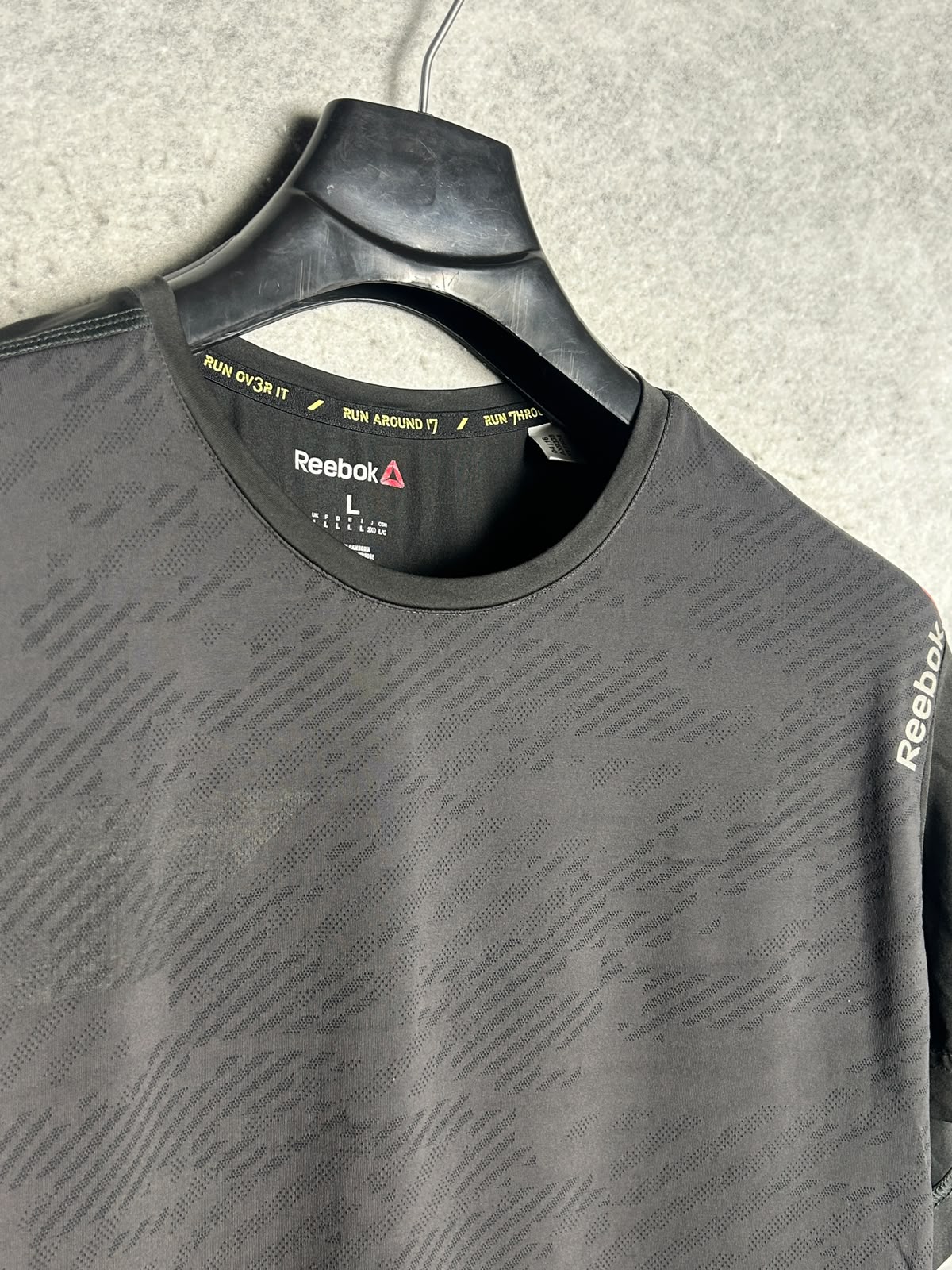 Reebok Black Round Neck - Large