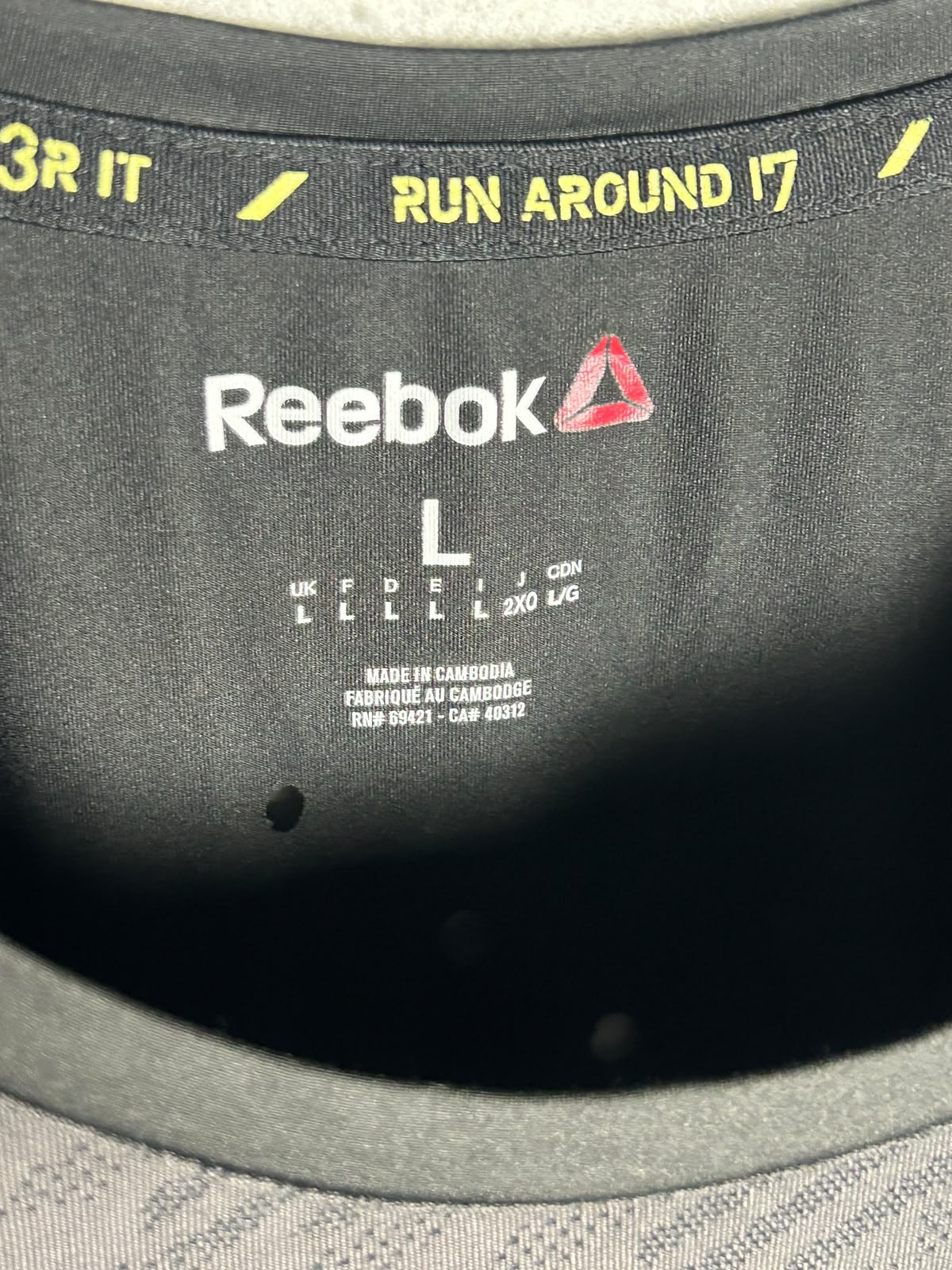 Reebok Black Round Neck - Large