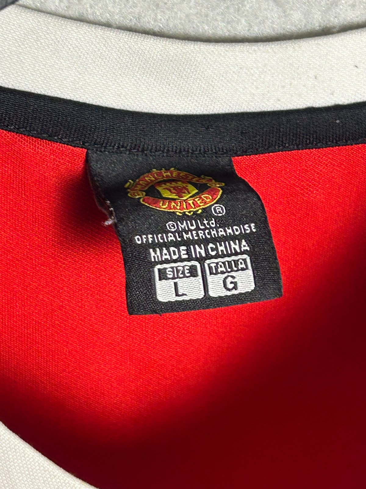 Manchester United Red V Neck - Large