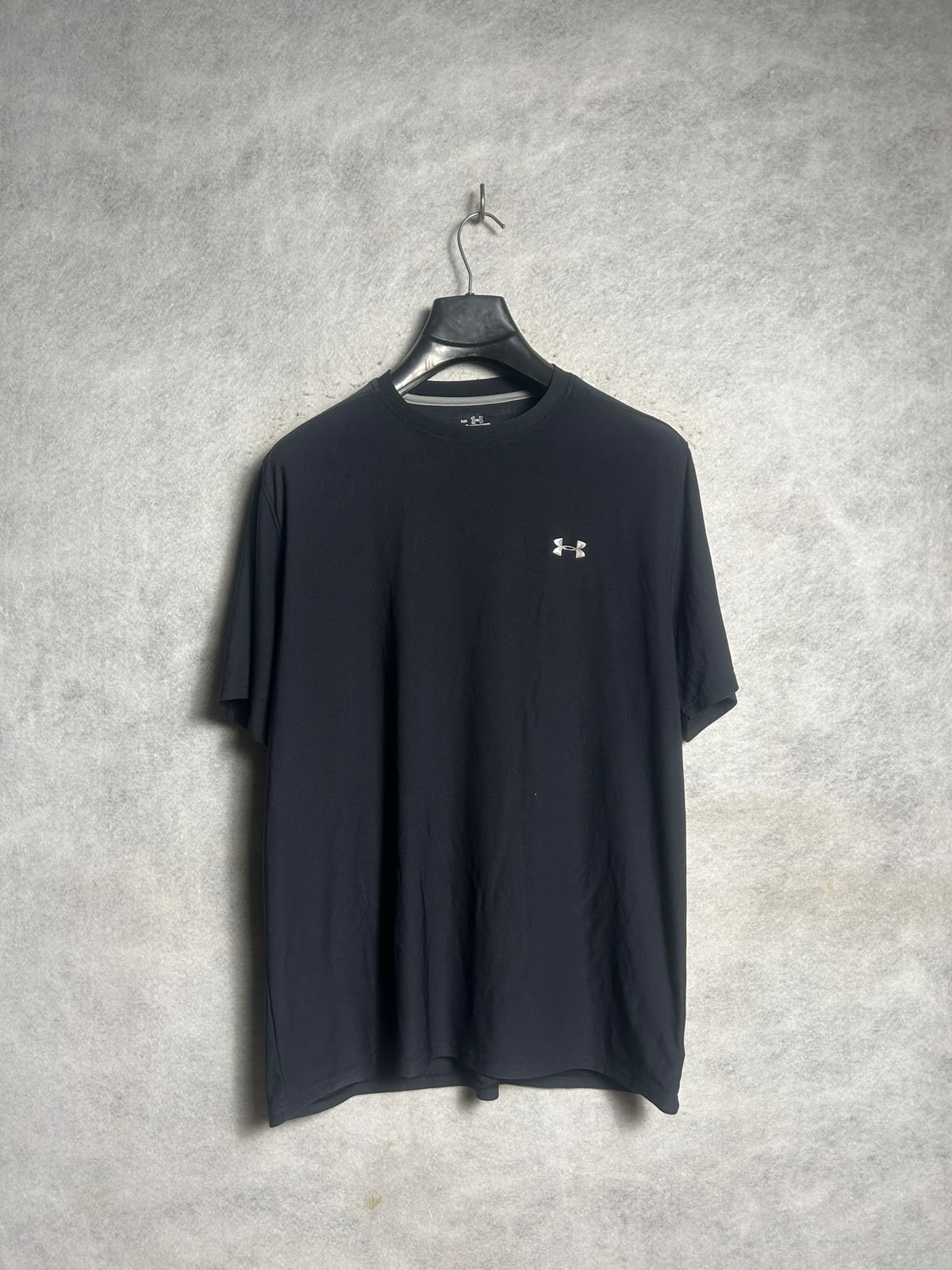 Under Armour Heat Gear Black Round Neck - Medium