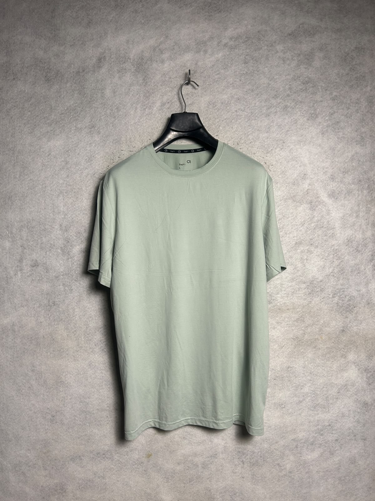 Gap Fit Round Neck - Large