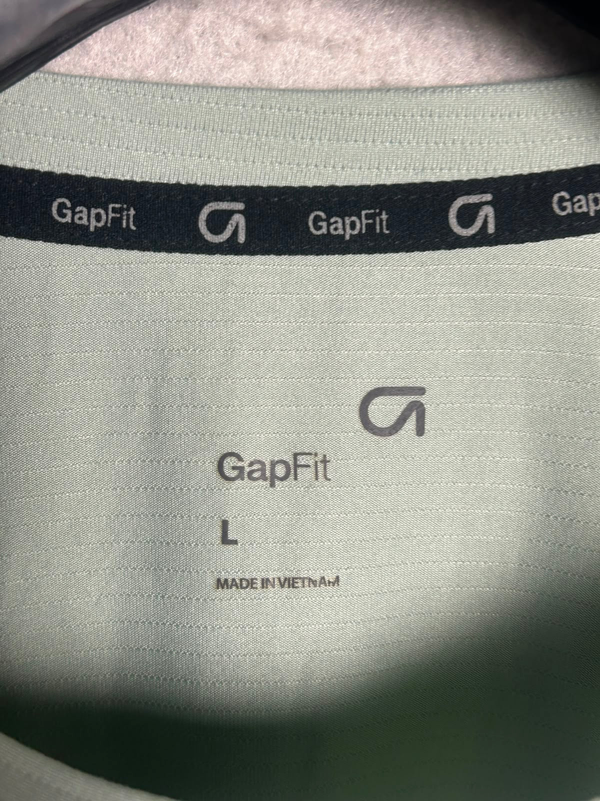 Gap Fit Round Neck - Large