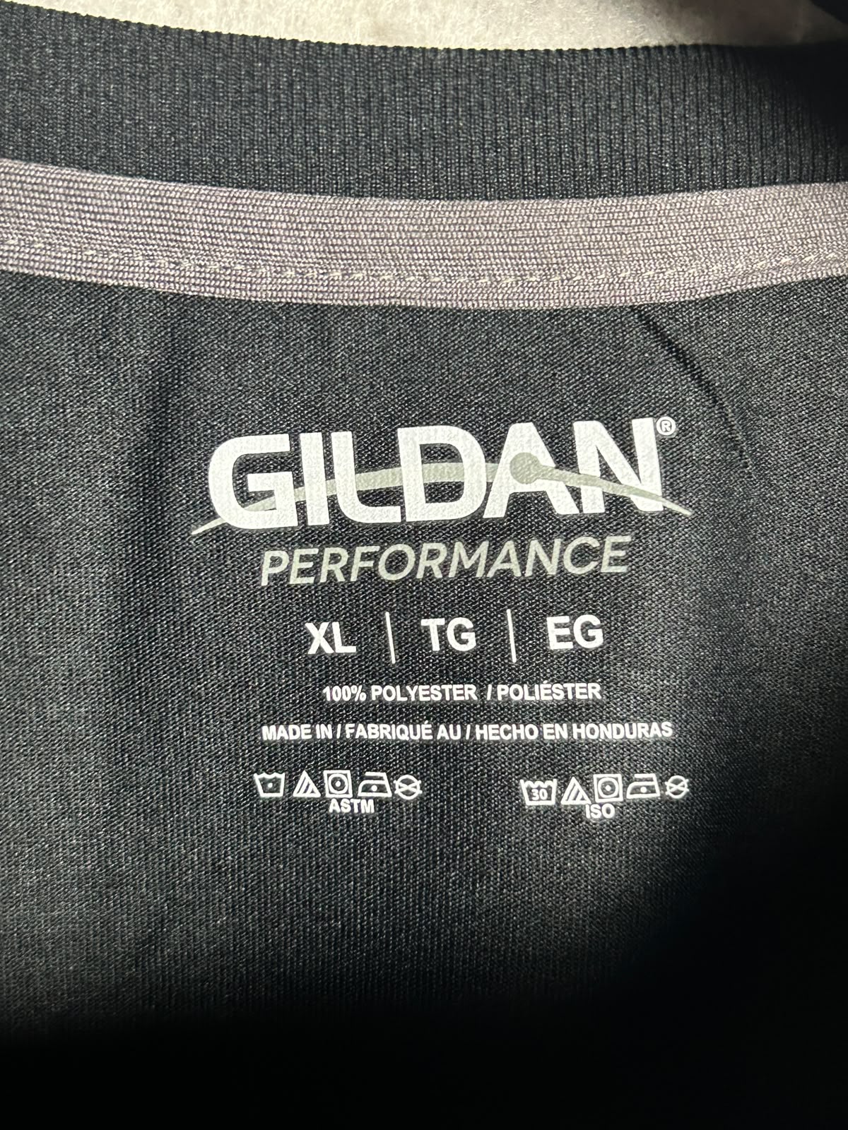 Gildan Big Logo Black Round Neck - XL