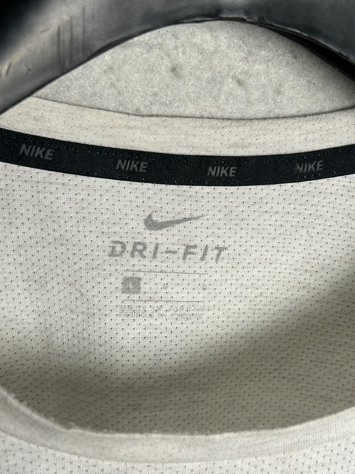 Nike Dri Fit White Round Neck - Large