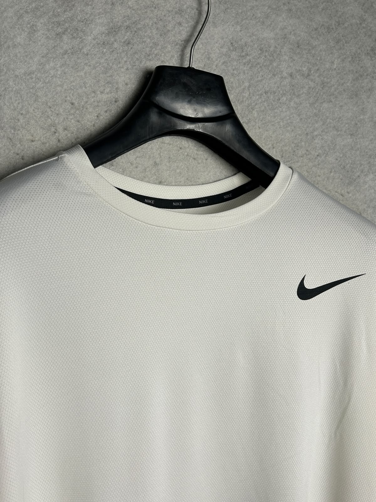 Nike Dri Fit White Round Neck - XXL