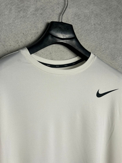 Nike Dri Fit White Round Neck - XXL