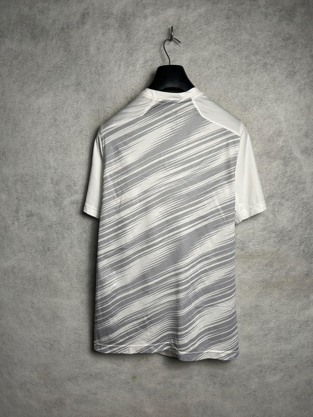 Nike Dri Fit Big Logo White Round Neck - Small