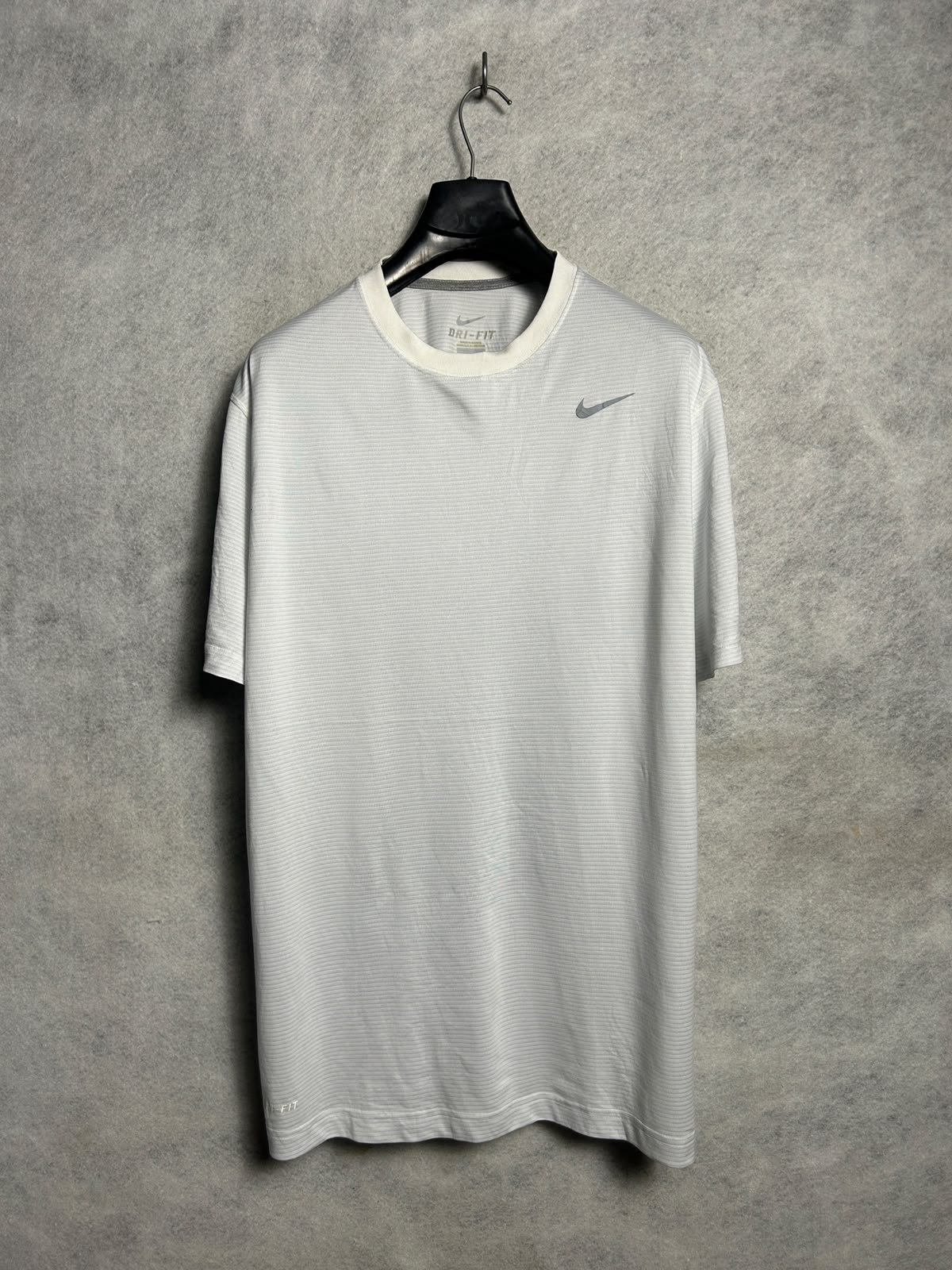 Nike Dri Fit White Round Neck - XL