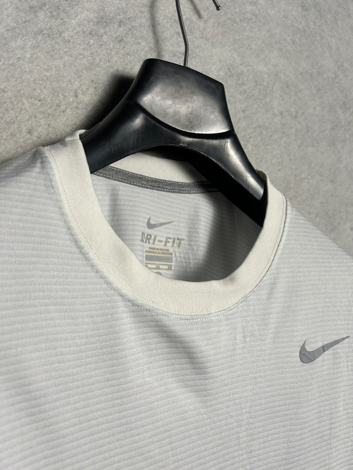 Nike Dri Fit White Round Neck - XL