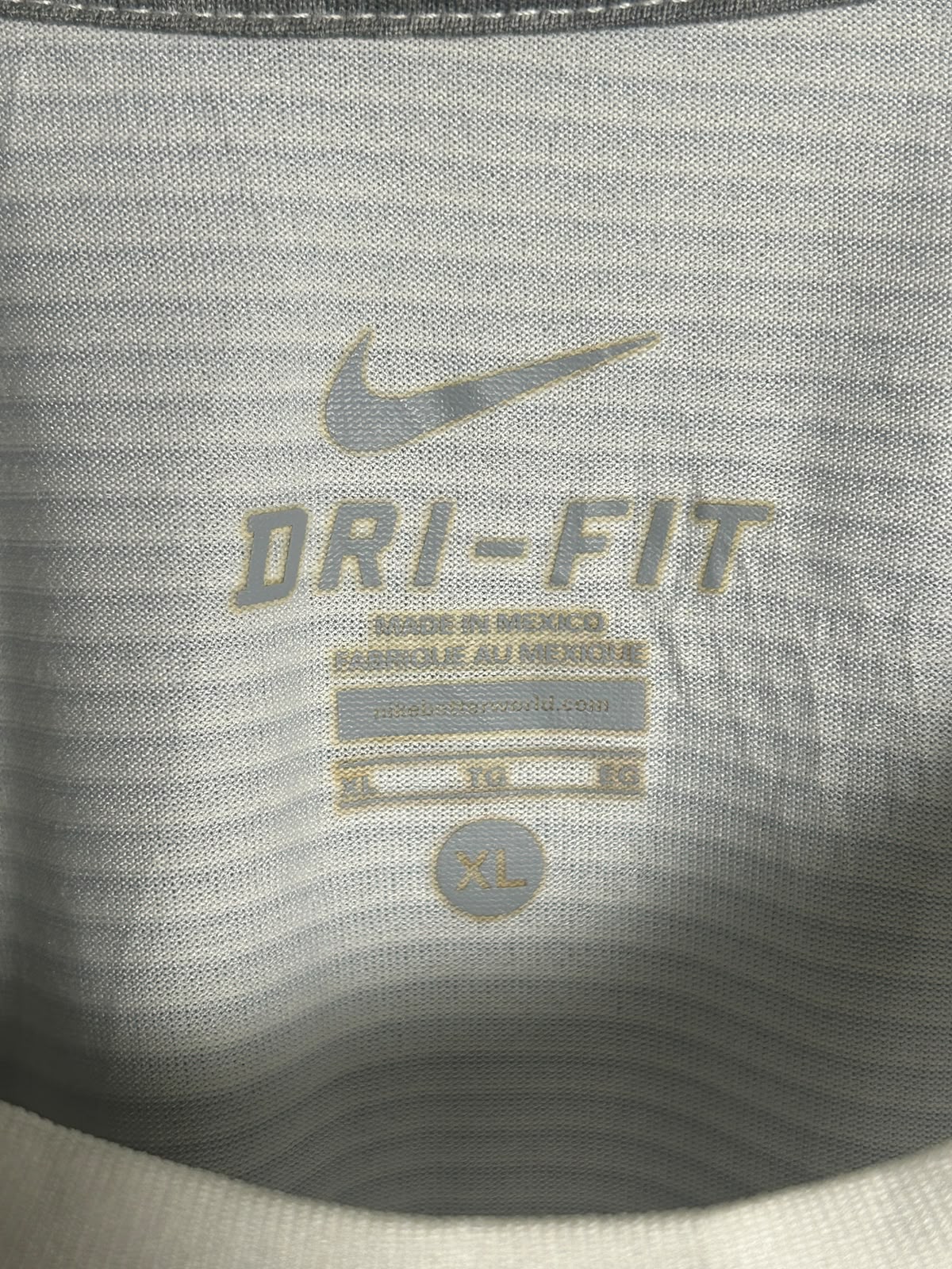 Nike Dri Fit White Round Neck - XL