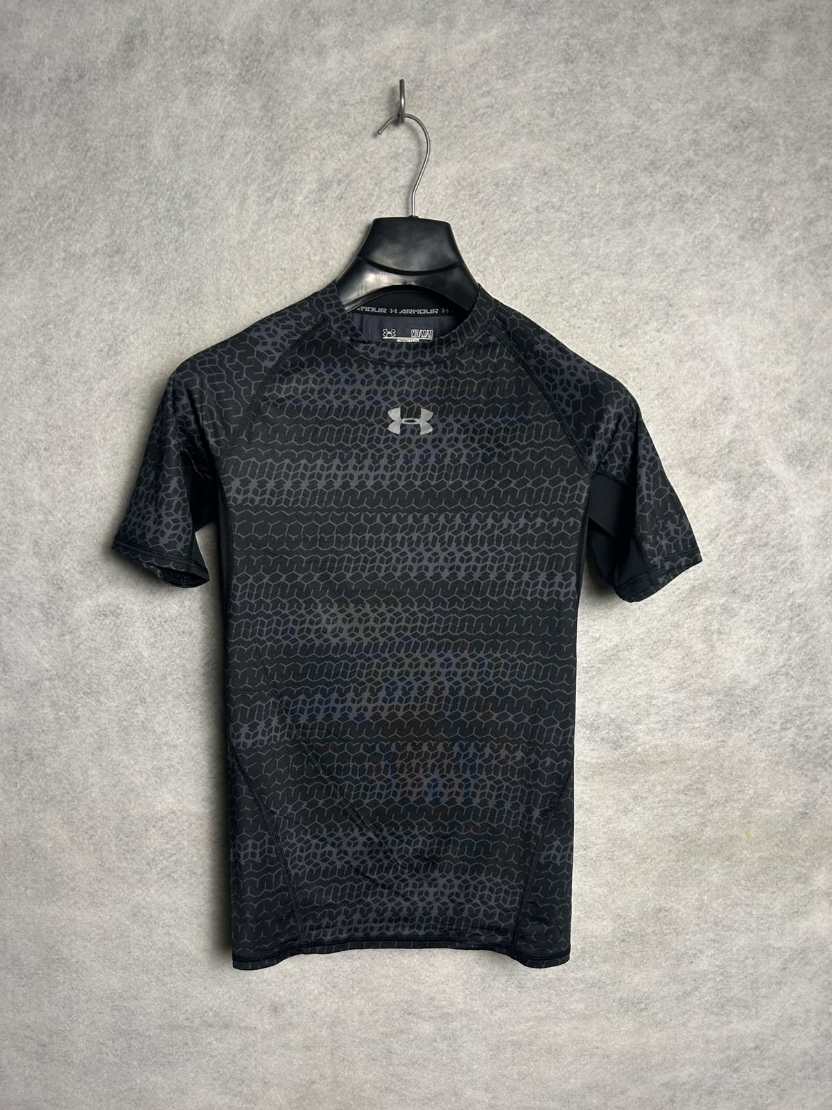 Under Armour Heat Gear Printed Round Neck - Medium