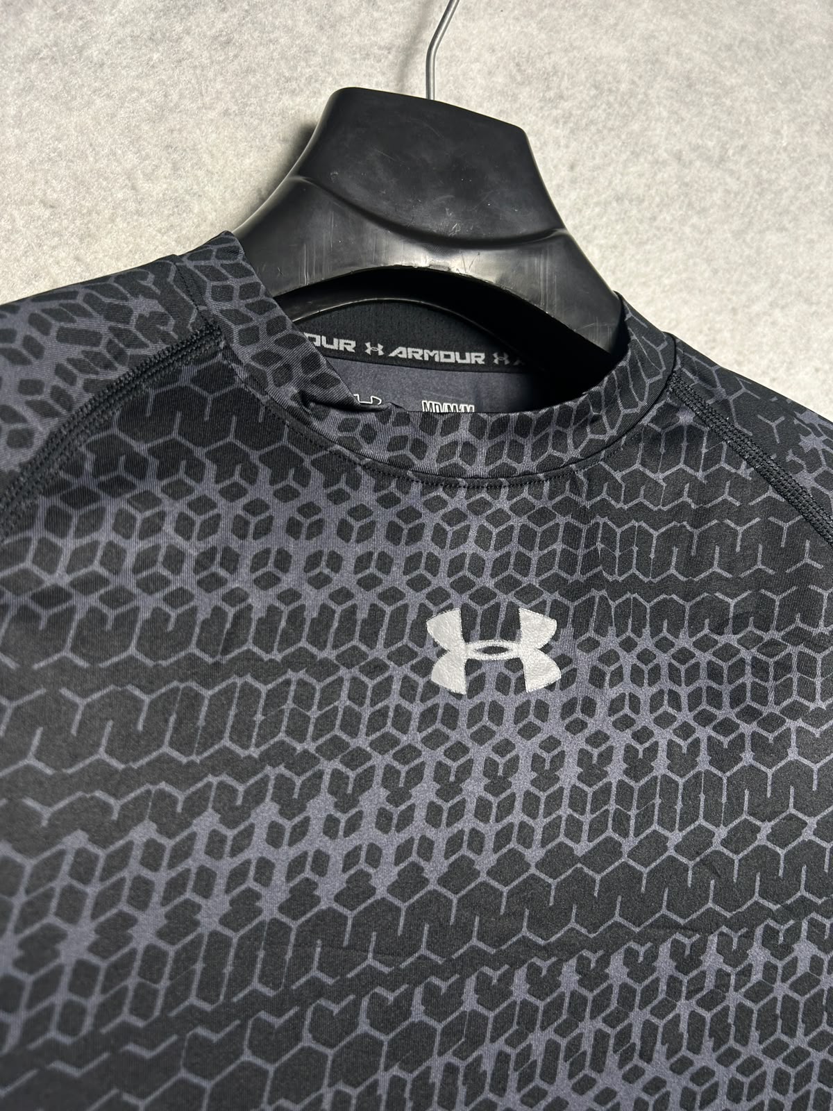 Under Armour Heat Gear Printed Round Neck - Medium