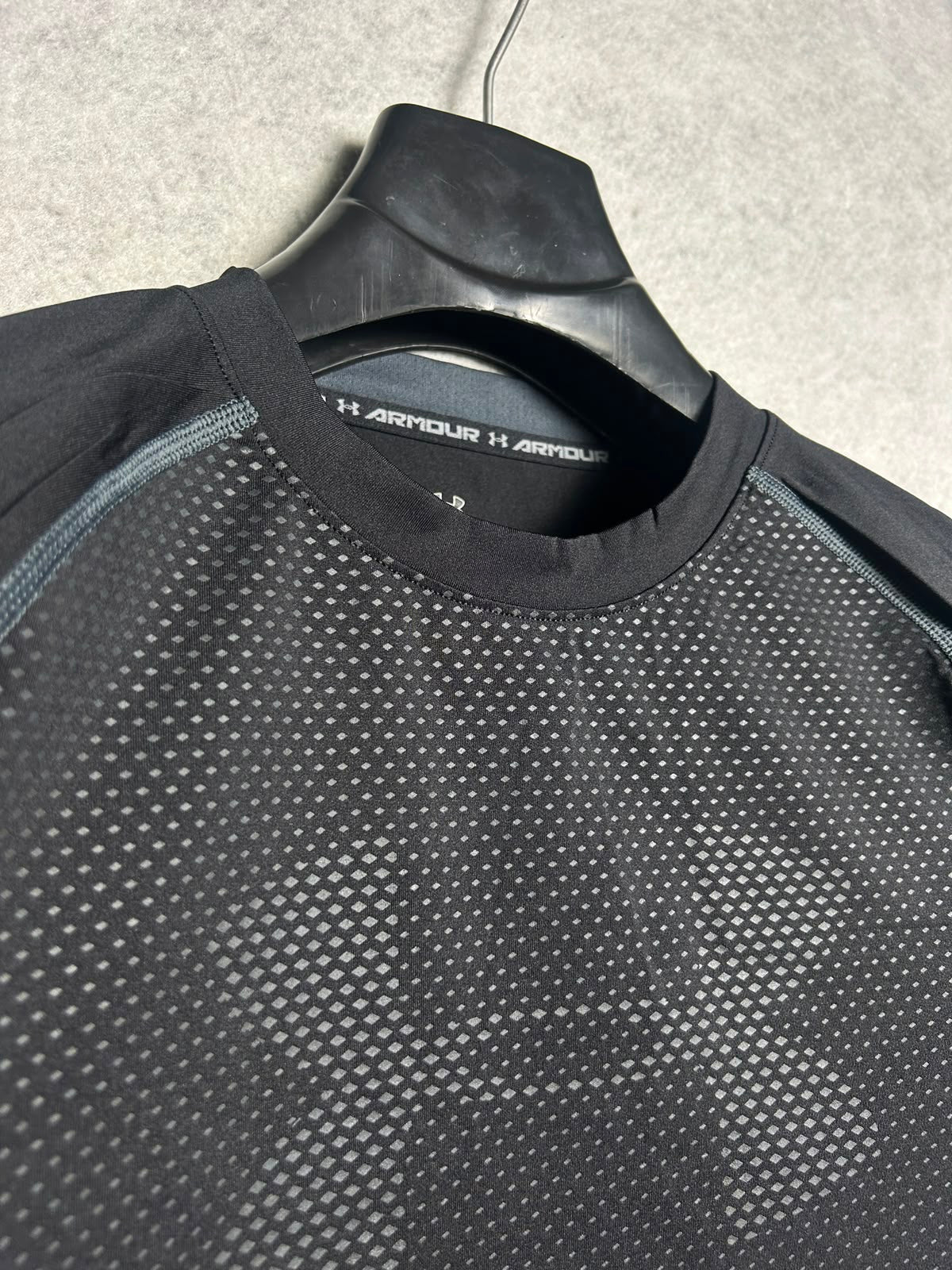 Under Armour Big Logo Round Neck - Large