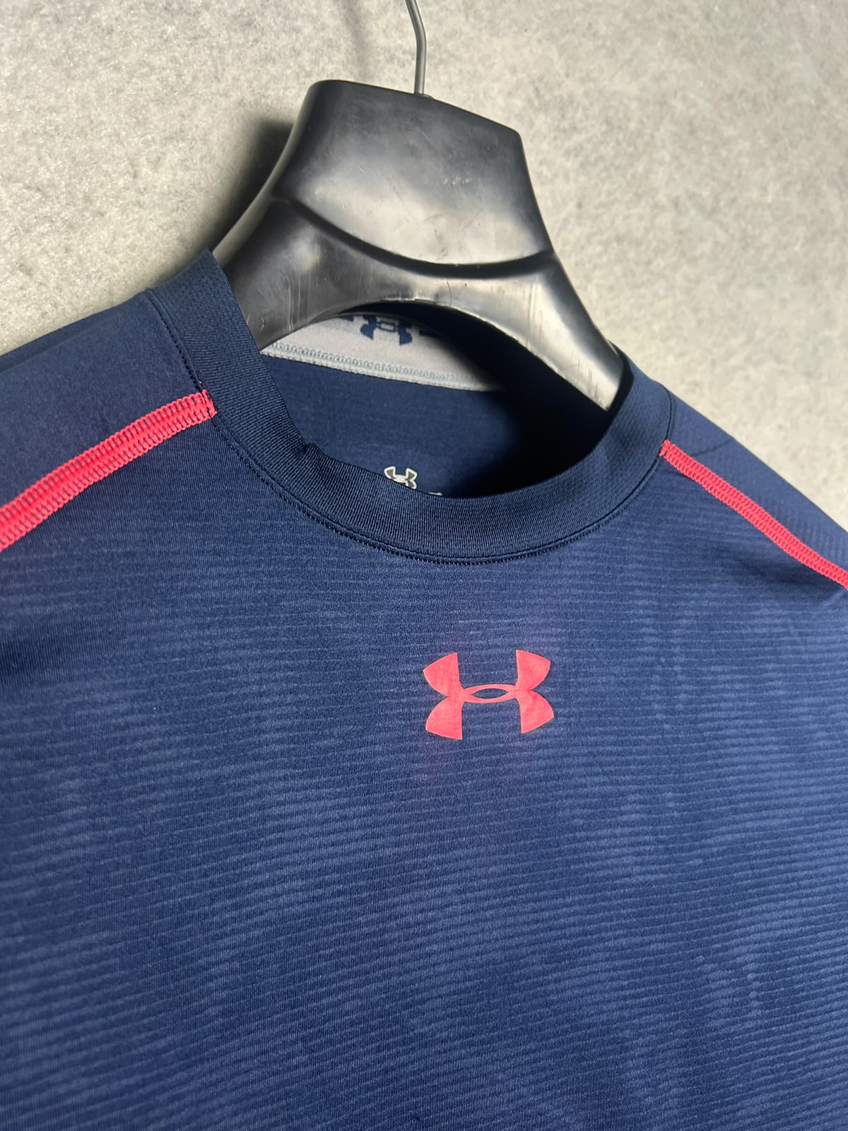 Under Armour Round Neck Full Sleeves - Large