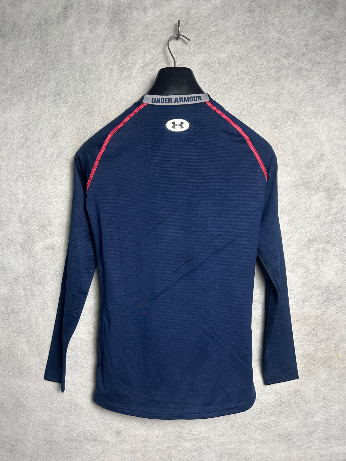 Under Armour Round Neck Full Sleeves - Large