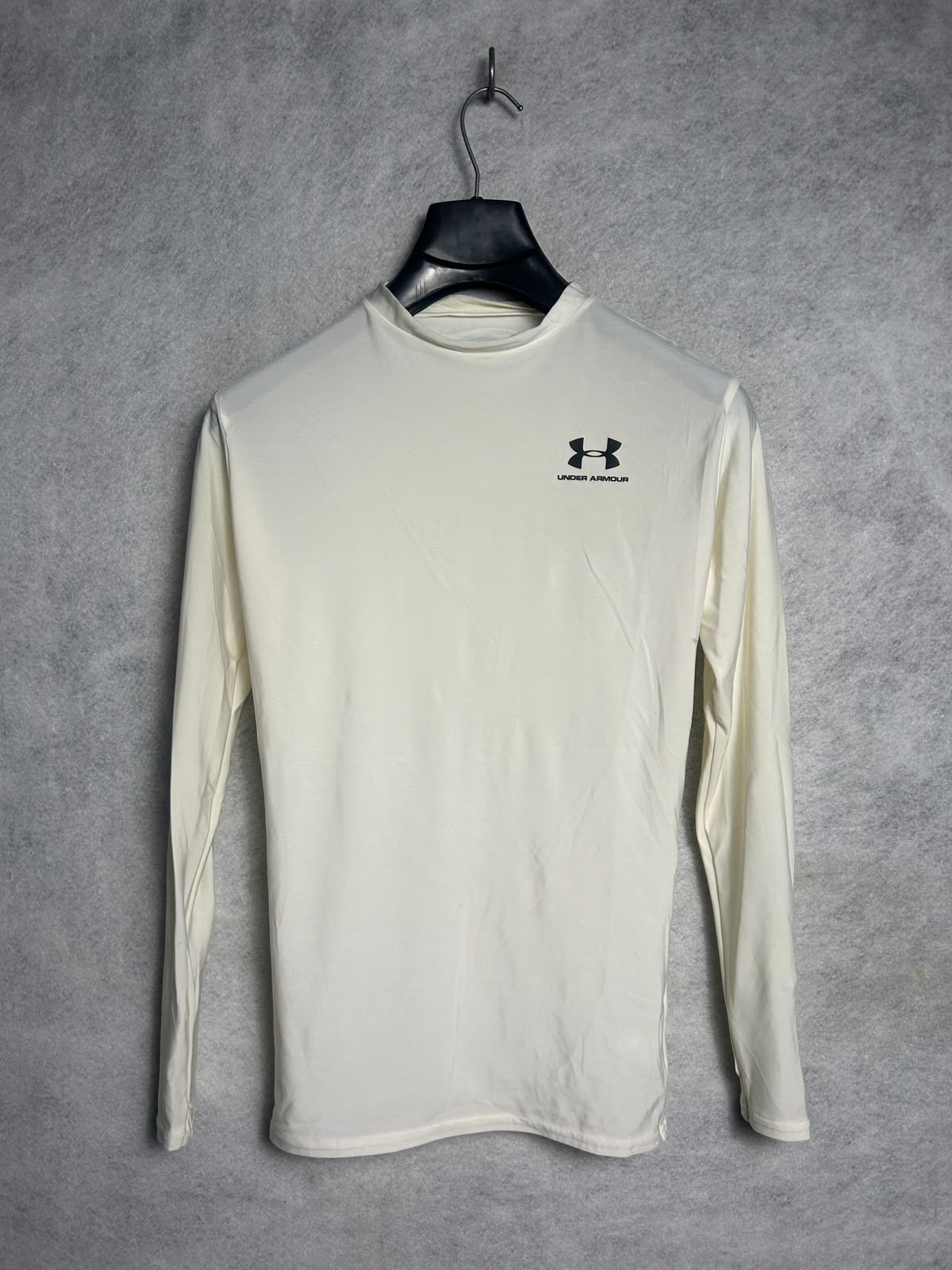 Under Armour Full Sleeves Round Neck - Medium