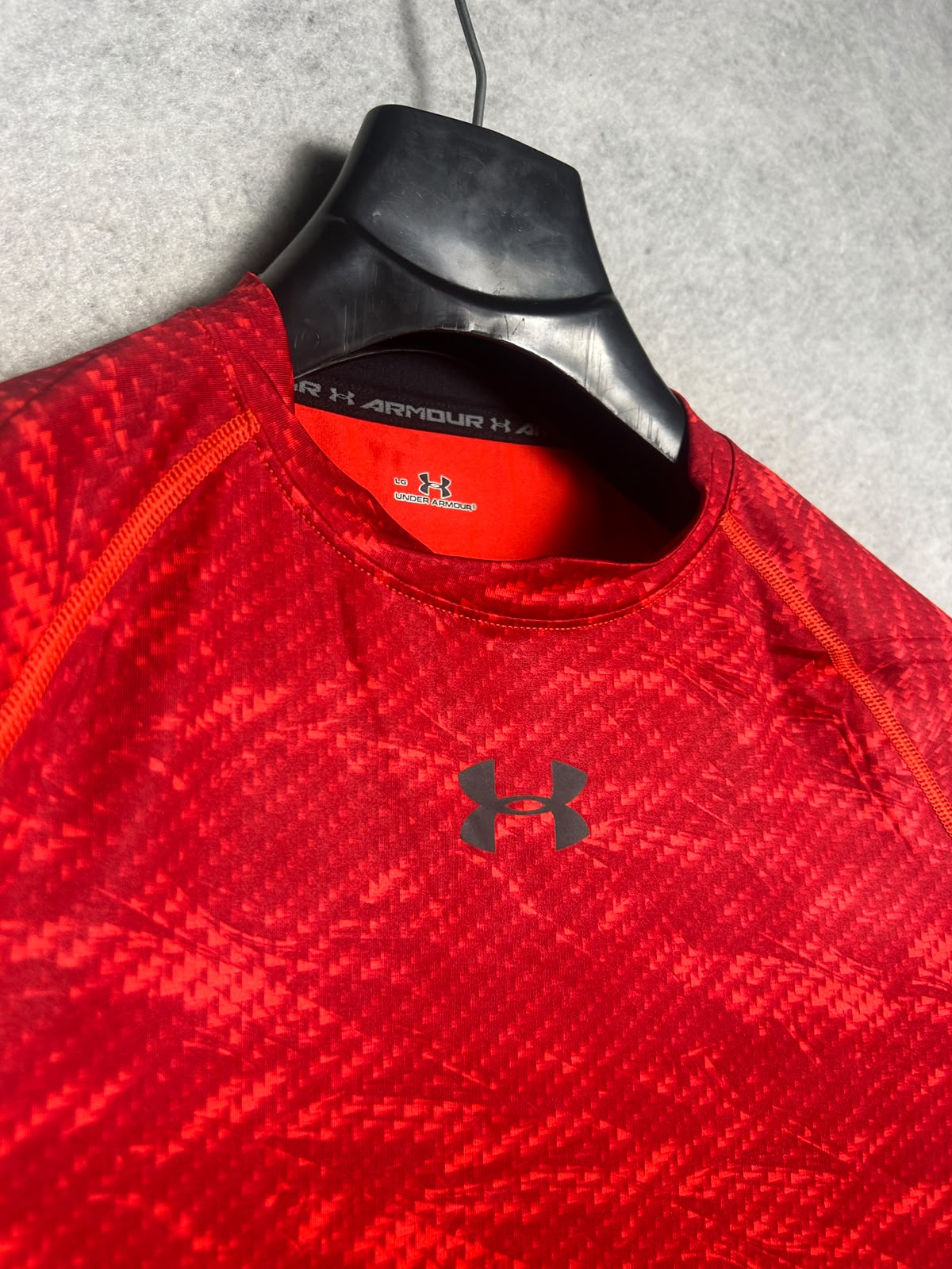 Under Armour Red Round Neck - Large