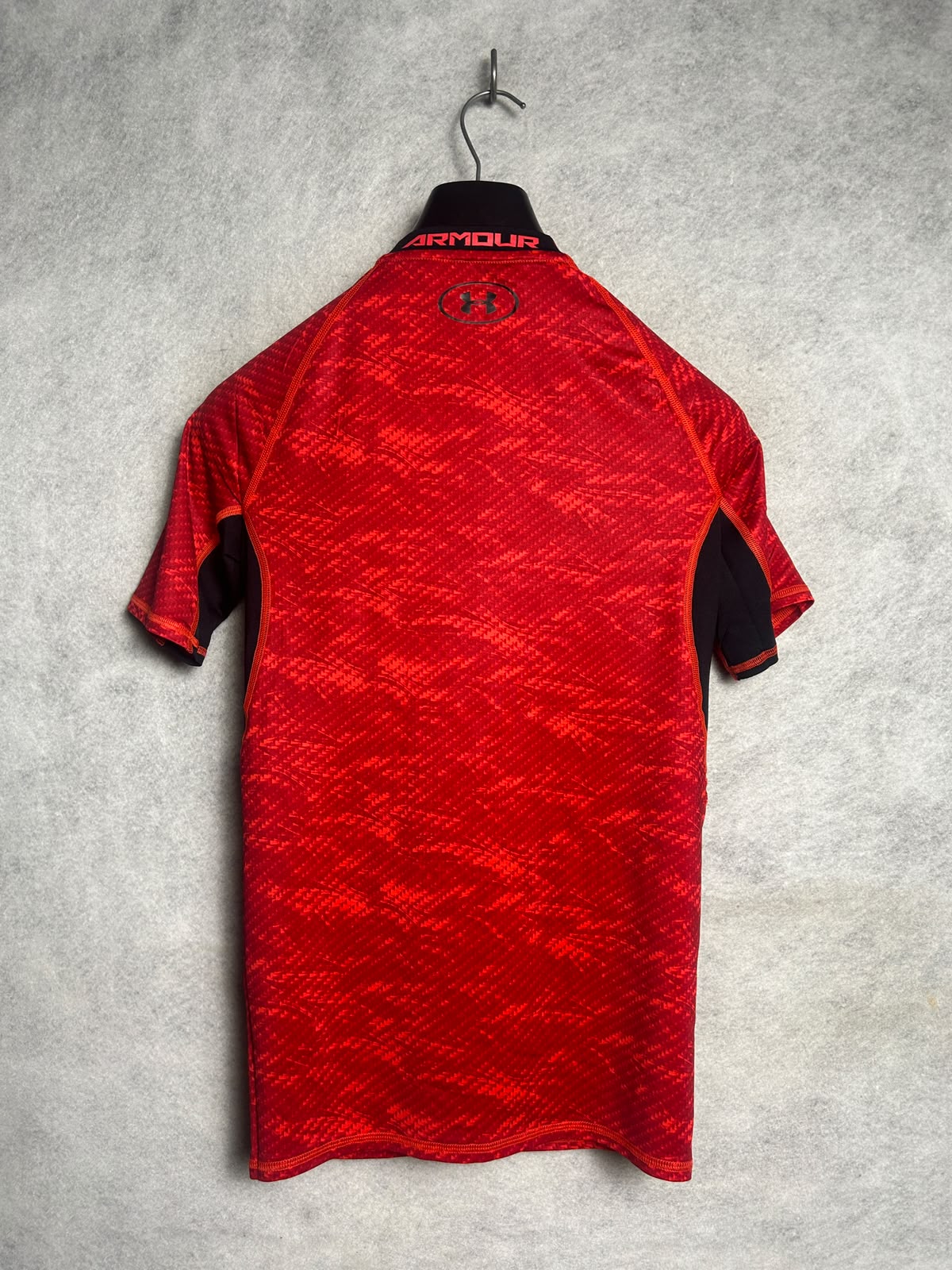 Under Armour Red Round Neck - Large