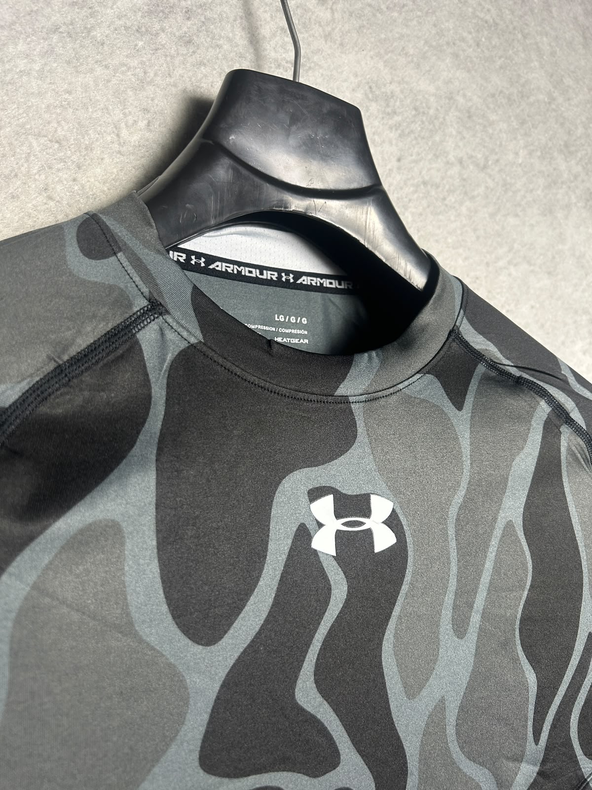Under Armour Heat Gear Printed Full Sleeves Round Neck - Large