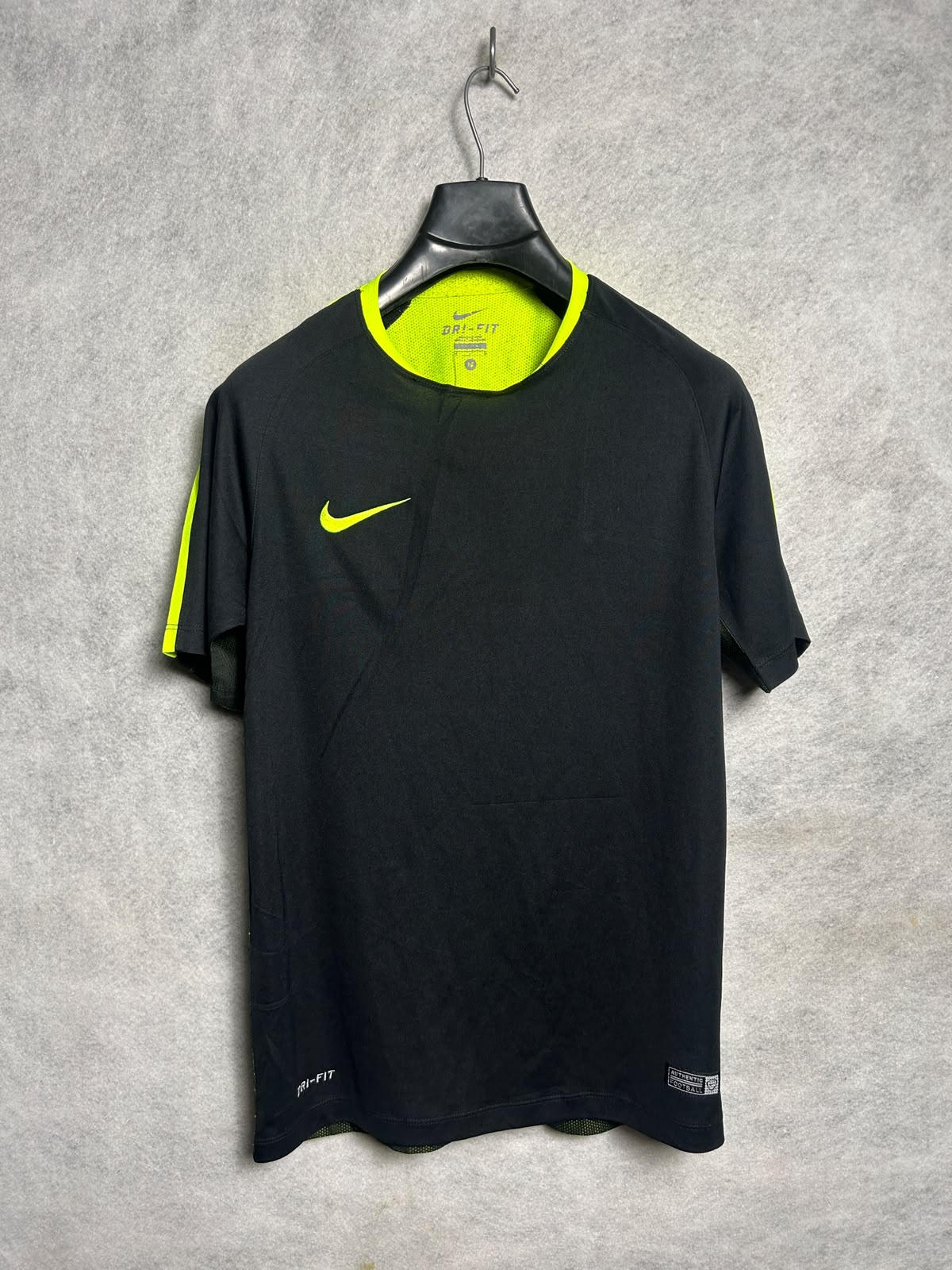 Nike Dri Fit Black Round Neck - Medium