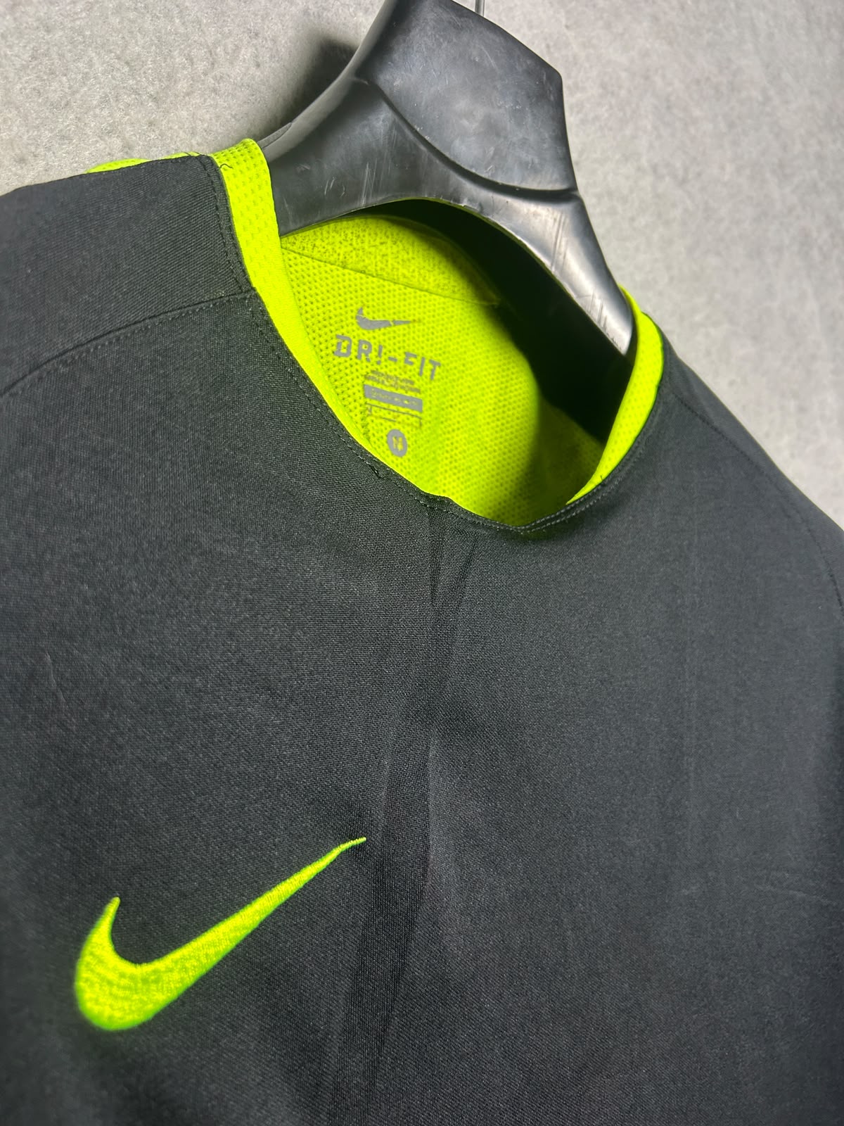 Nike Dri Fit Black Round Neck - Medium