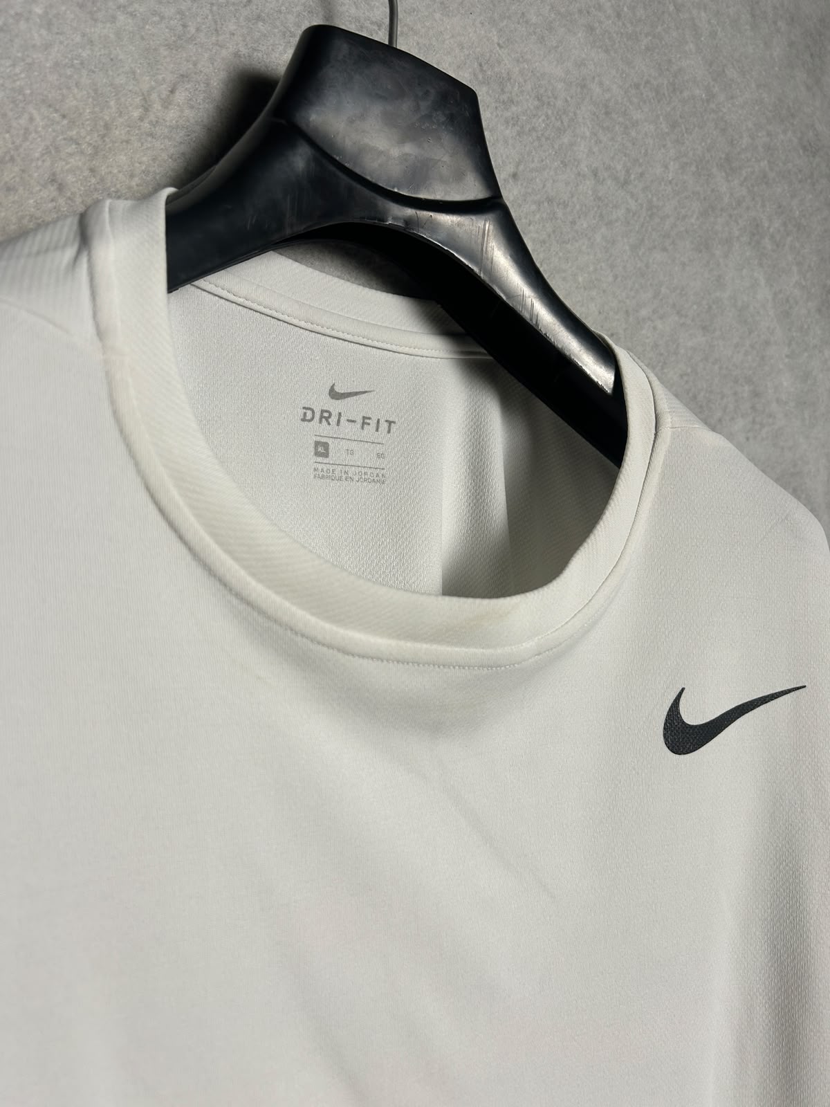 Nike Dri Fit White Round Neck - XL