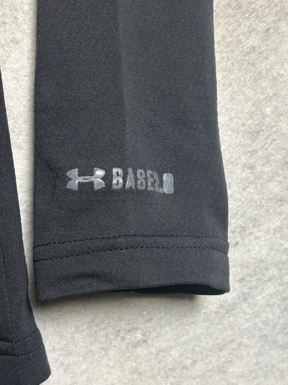 Under Armour Cold Gear Black Full Sleeves Round Neck - Medium