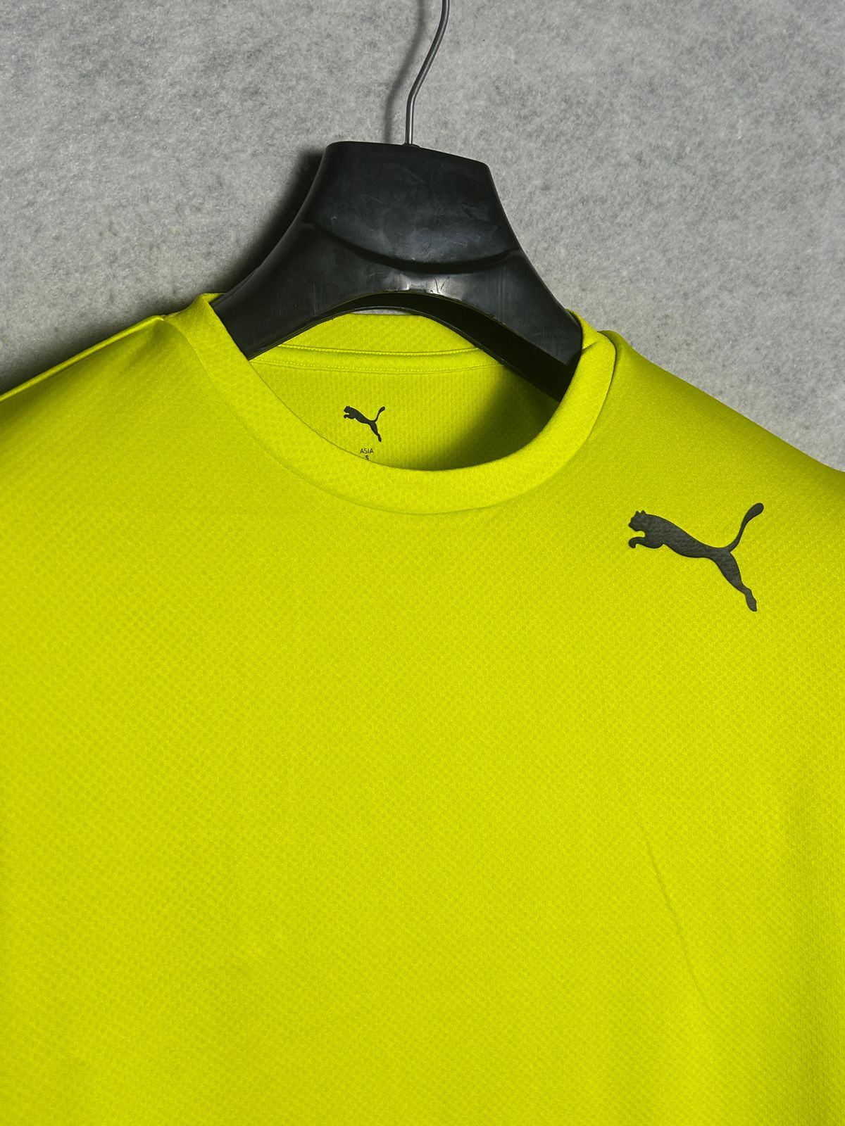 Puma Road Race Logo Neon Round Neck - Small