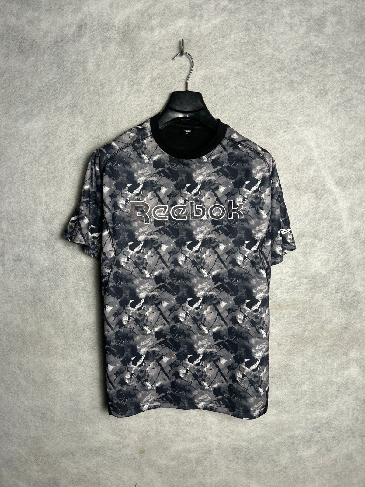 Reebok Big Logo Printed Round Neck - Large