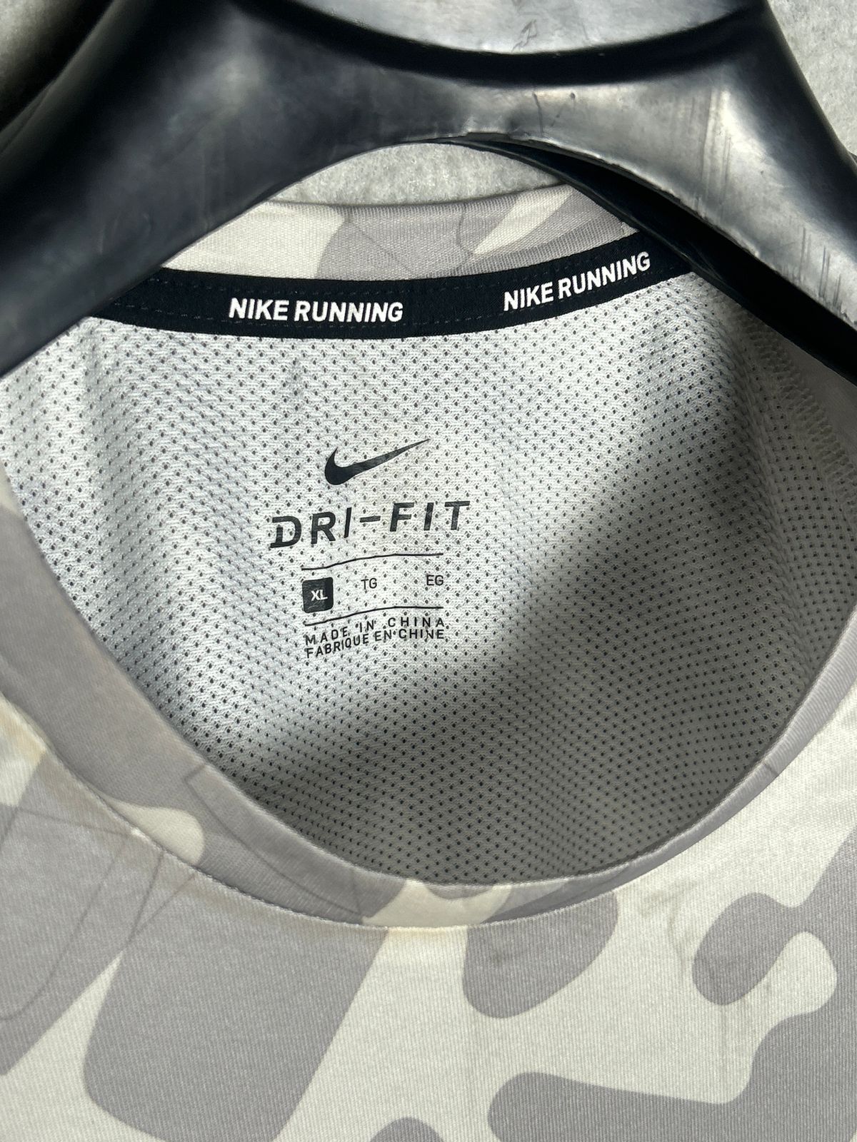 Nike Dri Fit Printed Round Neck - XL