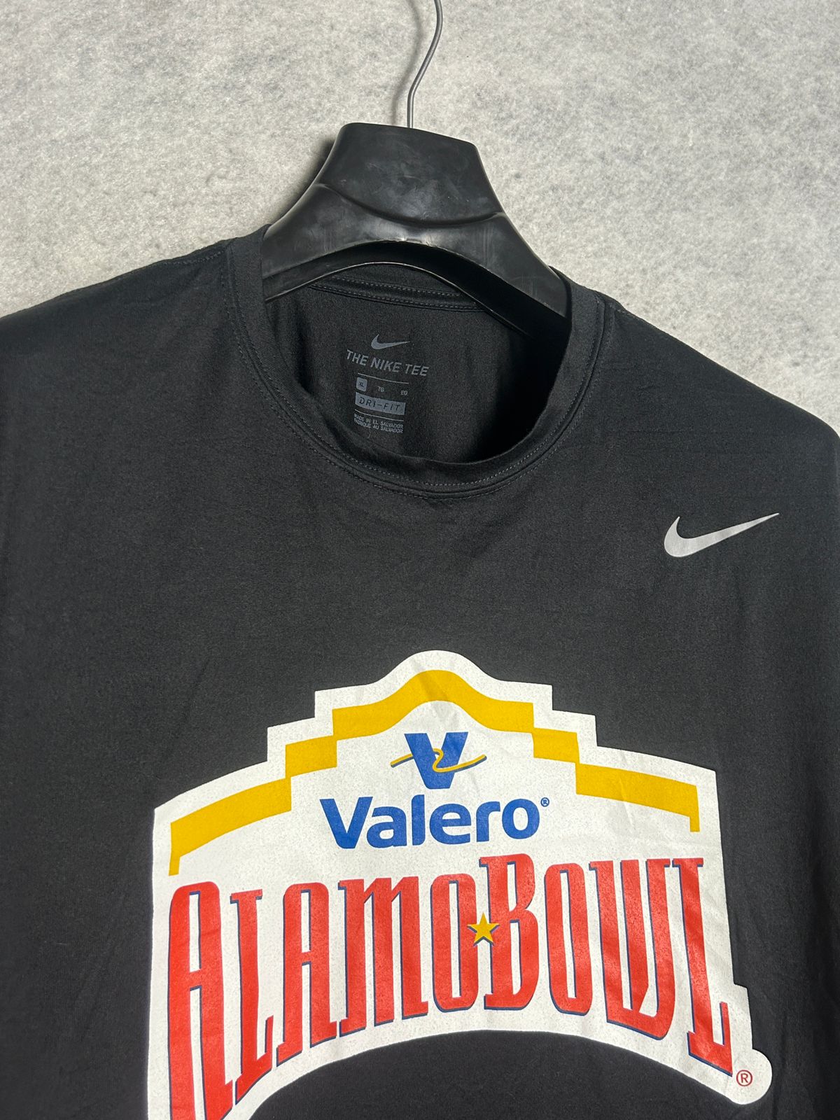 The Nike Tee Dri Fit Valero Big Logo Round Neck - XL