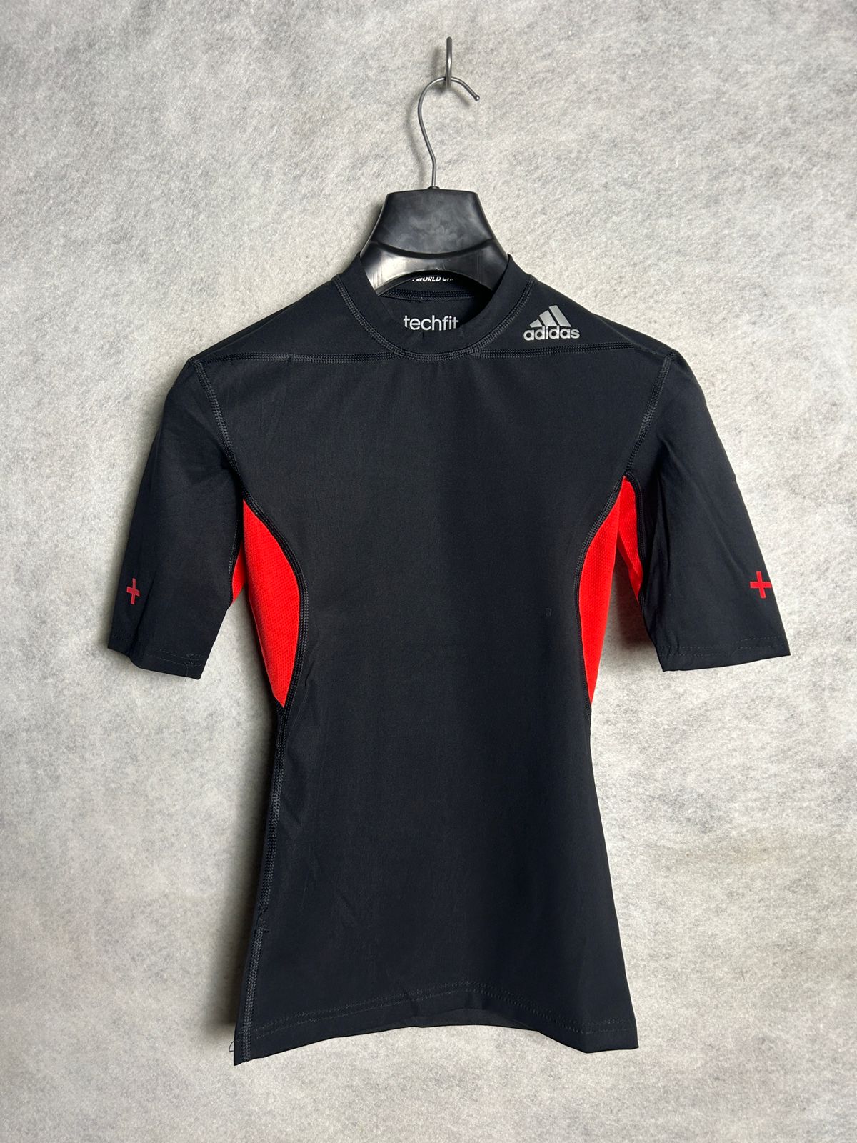 Adidas Techfit Black Round Neck - Medium