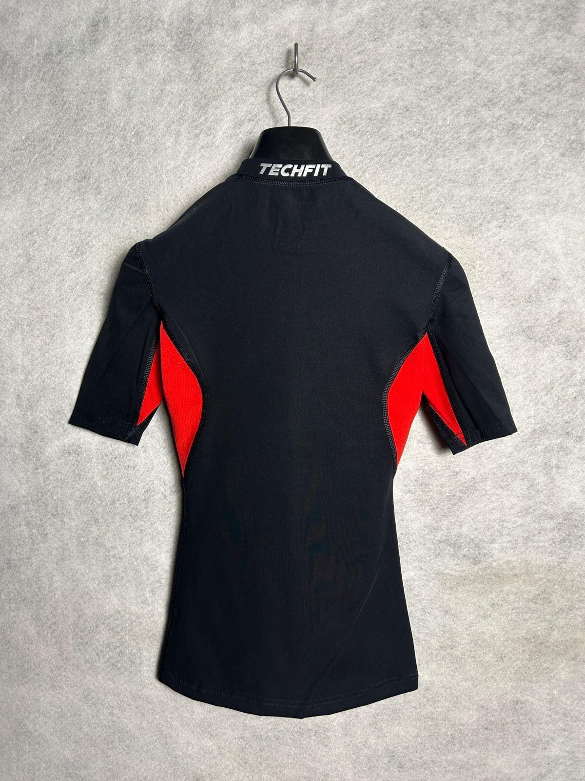 Adidas Techfit Black Round Neck - Medium