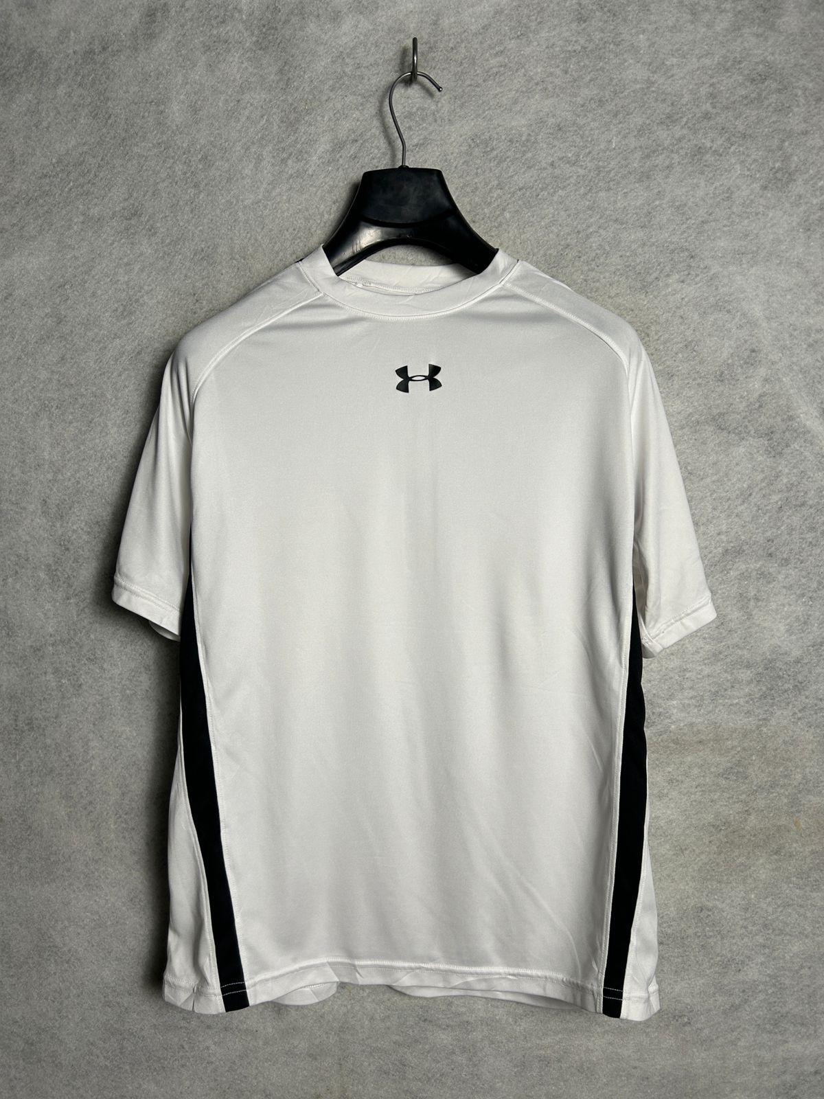 Under Armour White Round Neck - Medium