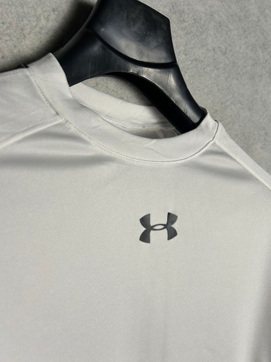 Under Armour White Round Neck - Medium
