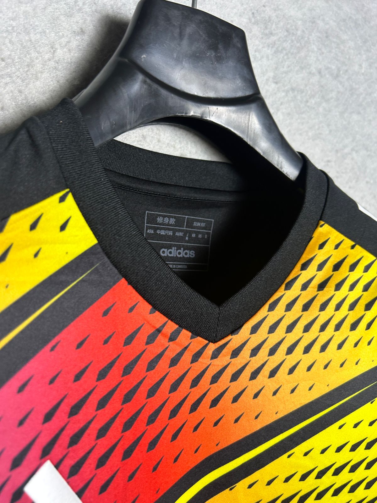 Adidas V Neck - Medium