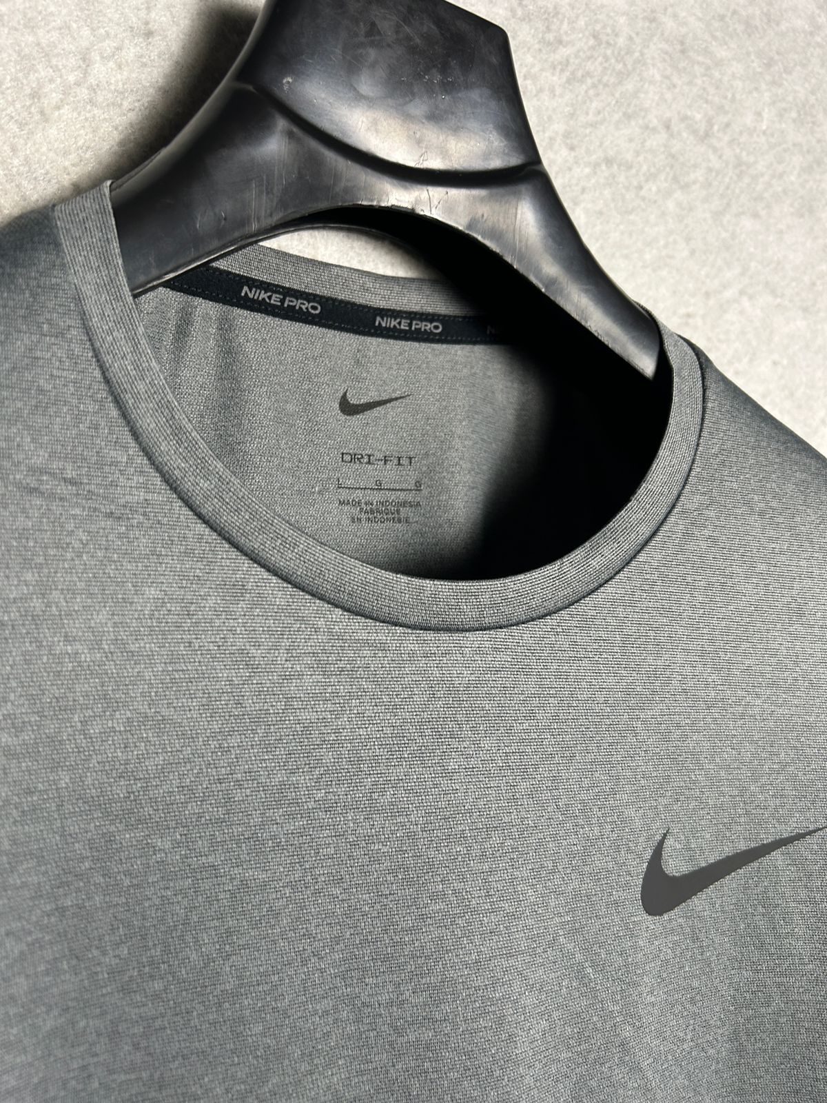 Nike Dri Fit Round Neck - Large