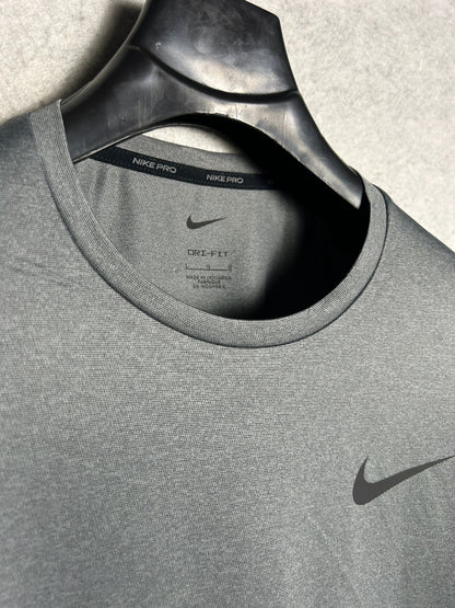 Nike Dri Fit Round Neck - Large