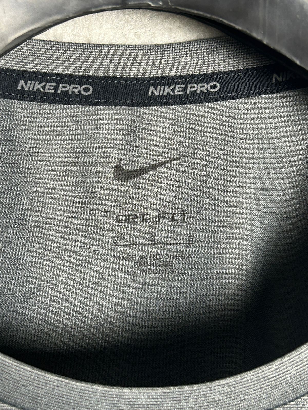 Nike Dri Fit Round Neck - Large