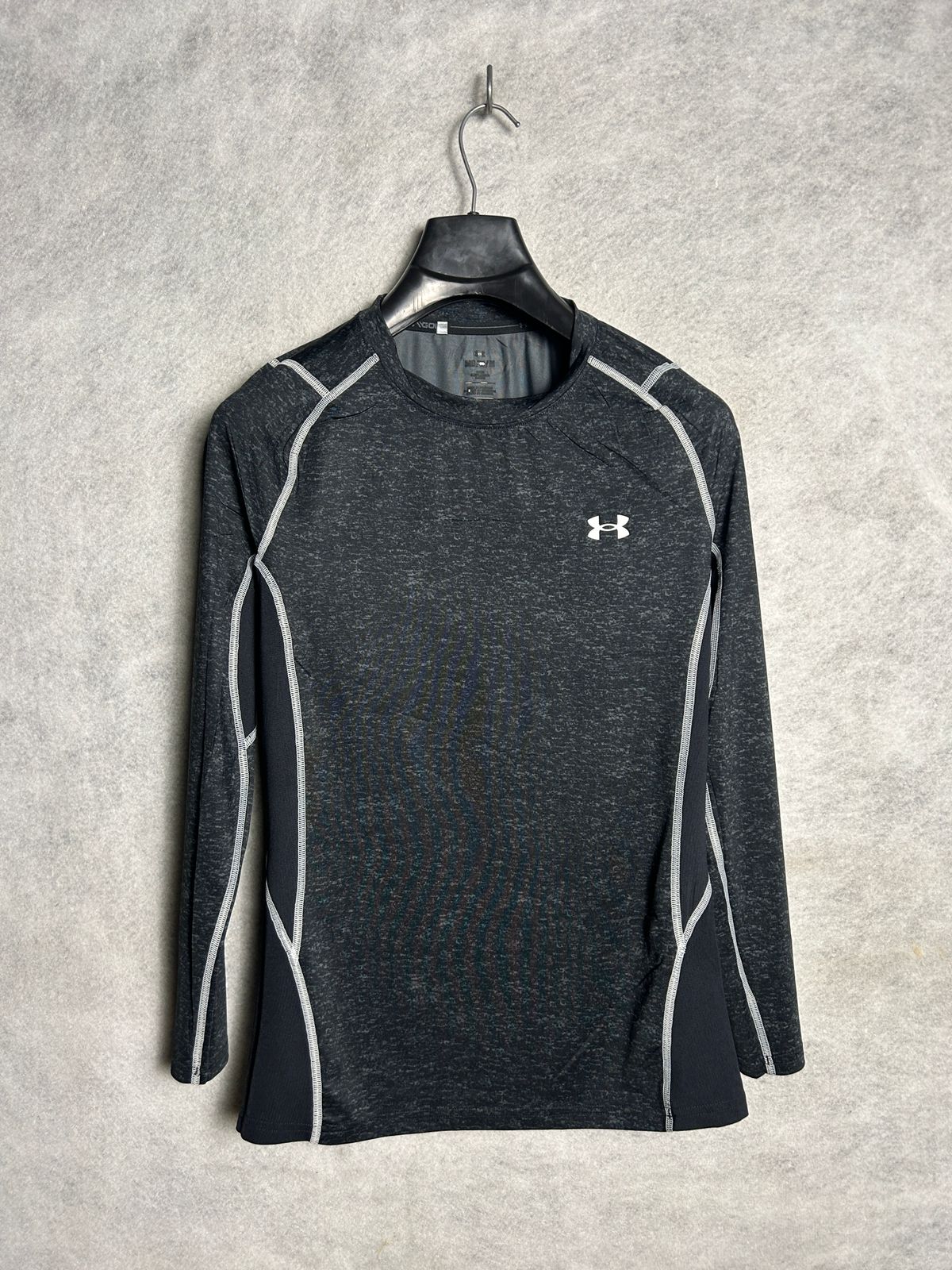Under Armour Heat Gear Black Full Sleeves Round Neck - Medium