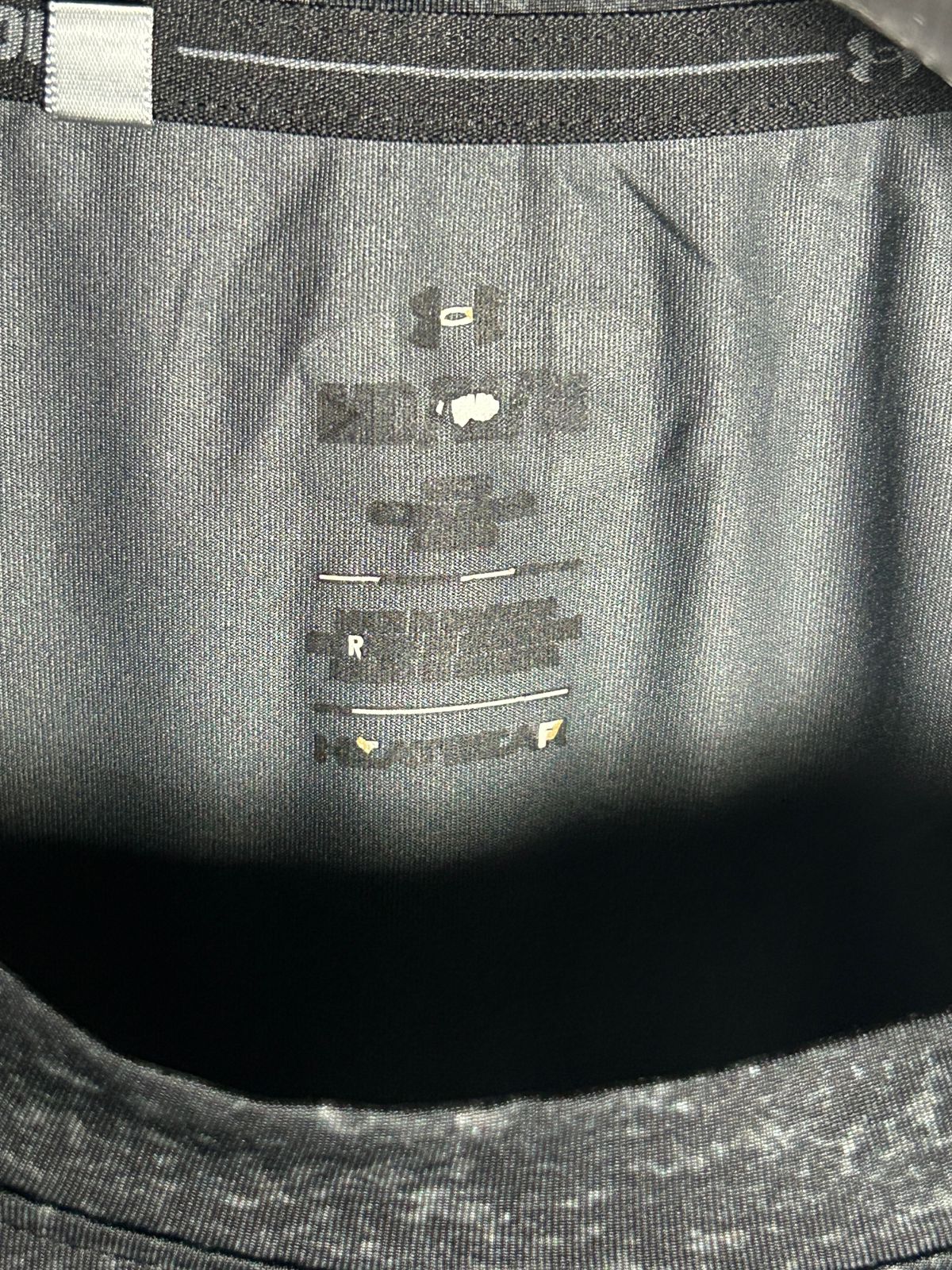 Under Armour Heat Gear Black Full Sleeves Round Neck - Medium