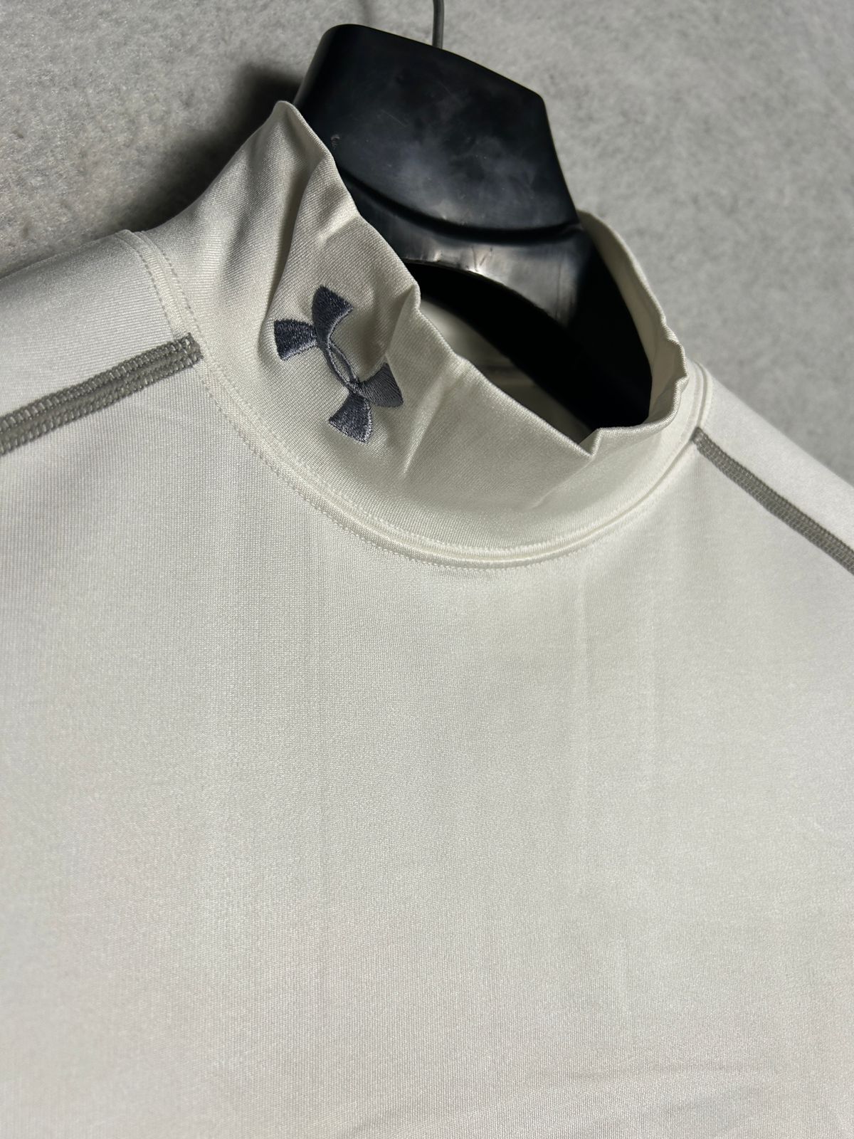 Under Armour Mock Neck White - Medium