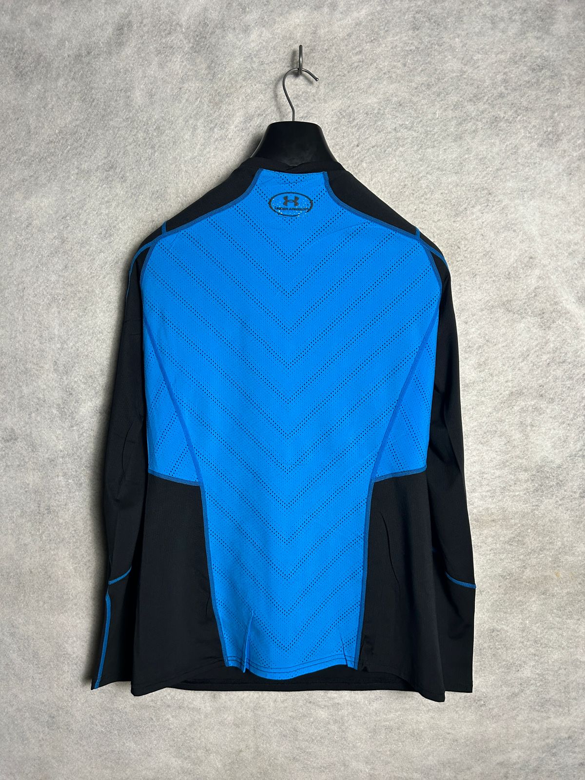 Under Armour Heat Gear Round Neck Full Sleeves - Medium