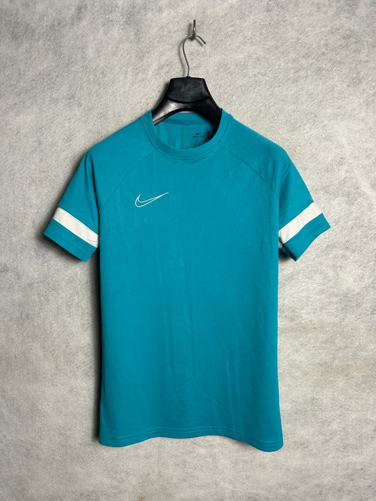 Nike Dri Fit Round Neck - Medium